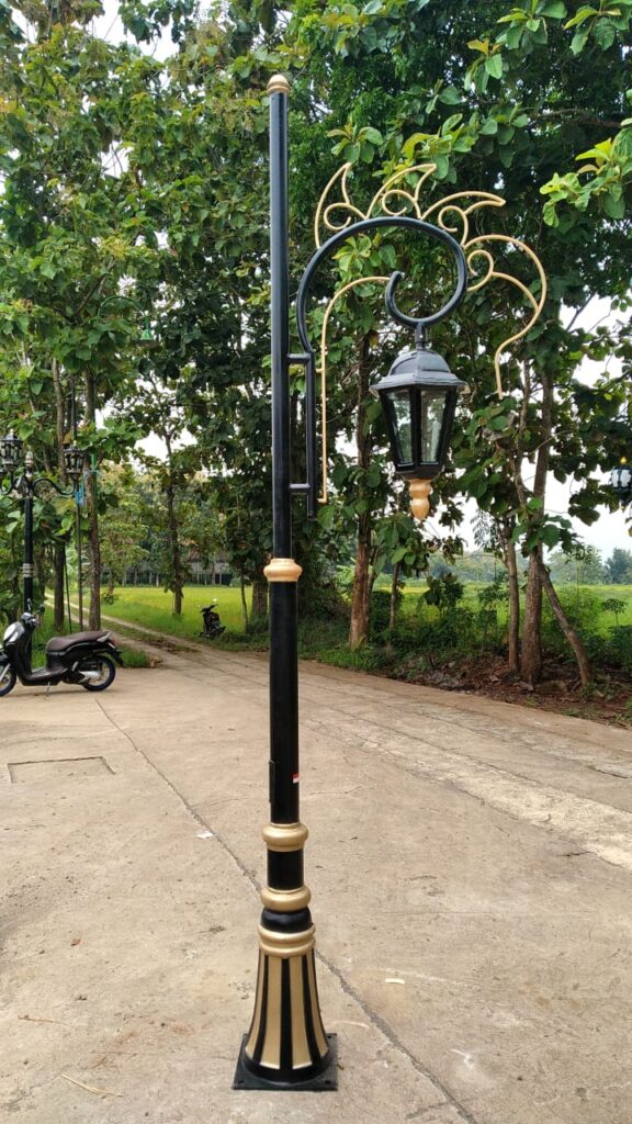Tiang Lampu